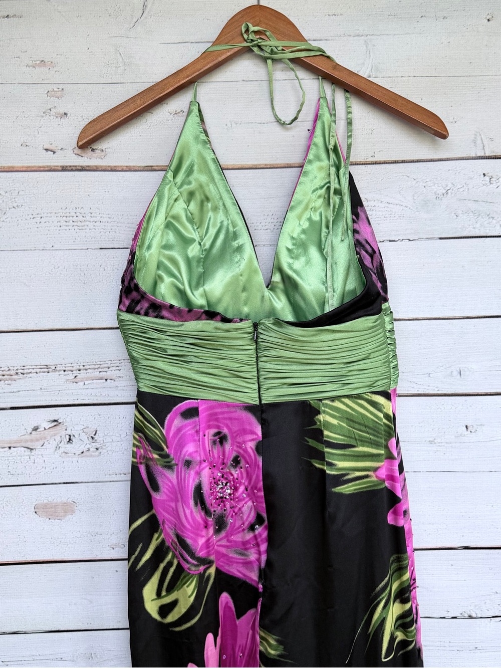 Wow! Prom & Pageant Silk Plunge Halter Formal Gown Ruched Waist Size 4 - Picture 7 of 11